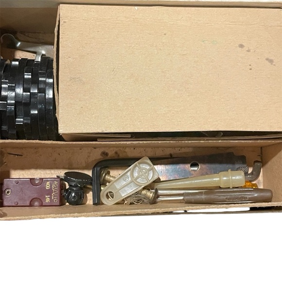 Singer Style-O-Matic 328 attachments - Picture 9 of 9